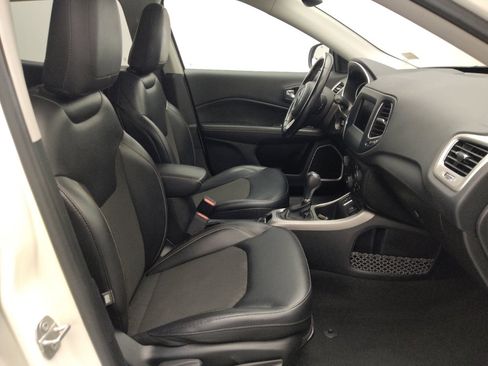 Used 2020 Jeep Compass Latitude w/ Popular Equipment Group FWD image 21
