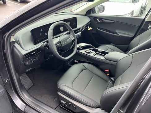 New 2025 Kia EV6 Light w/ Light LR Technology Package RWD image 10