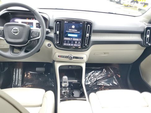 Certified 2023 Volvo XC40 B5 Plus w/ Driver Assist Package AWD/4WD image 15