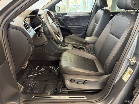 Used 2023 Volkswagen Tiguan SE R-Line image 5