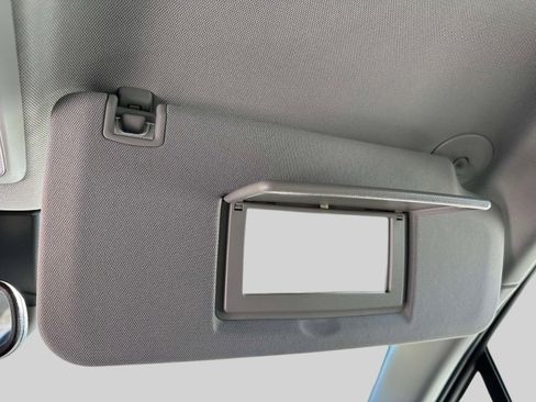 Used 2022 Chevrolet Trax LT w/ LT Convenience Package image 33