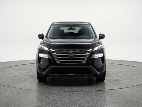 Used 2025 Nissan Rogue SV FWD image 2
