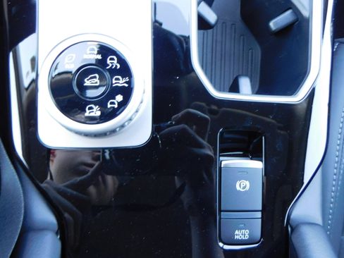 New 2025 Mitsubishi Outlander SE image 24