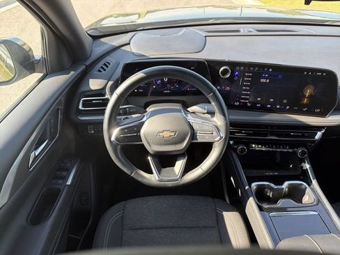 Used 2024 Chevrolet Traverse LT FWD image 28