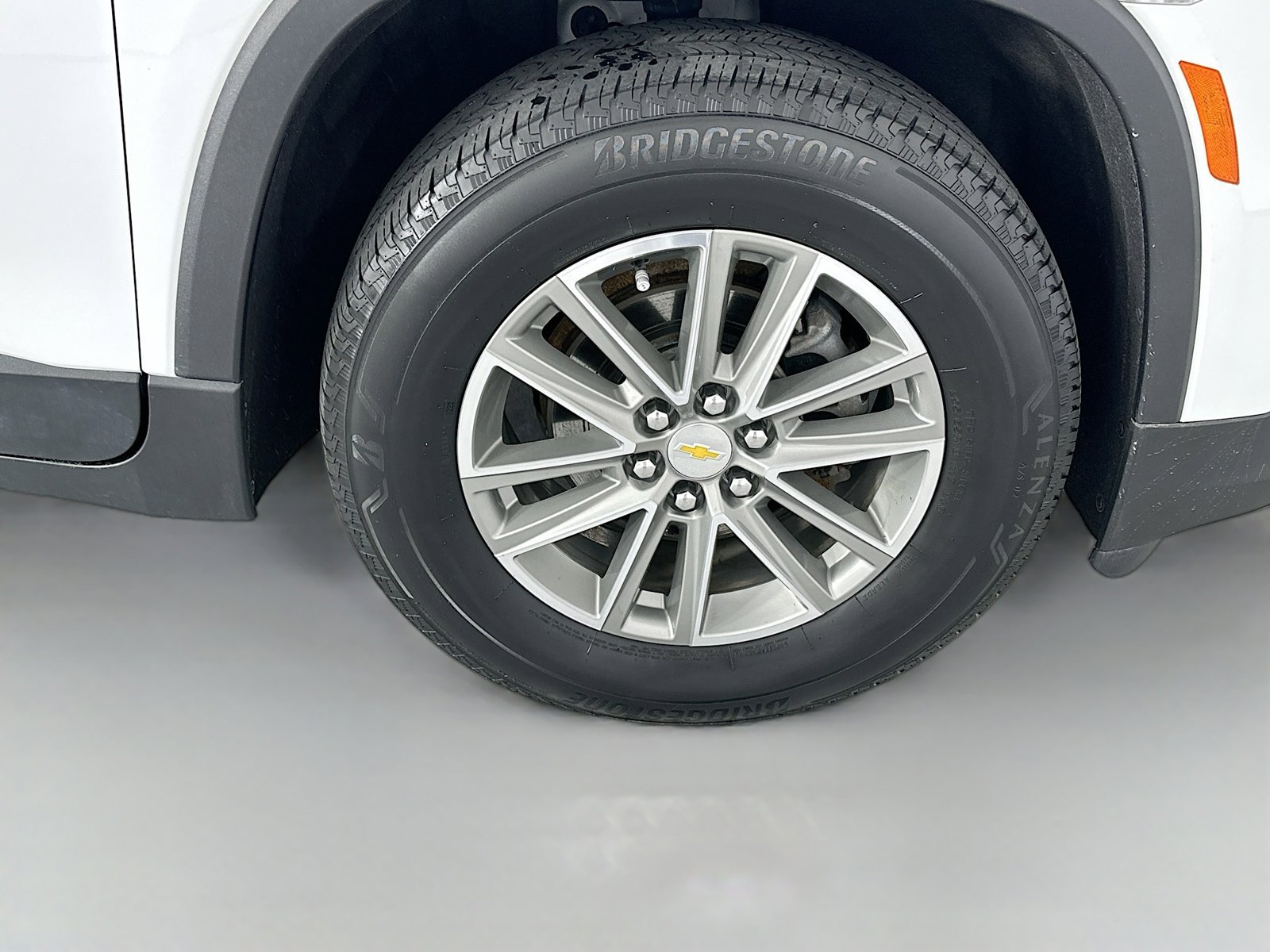 Used 2023 Chevrolet Traverse LT FWD image 36