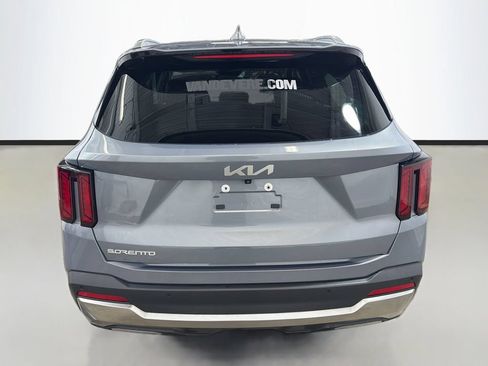 Used 2024 Kia Sorento S w/ Panoramic Sunroof Package FWD image 8