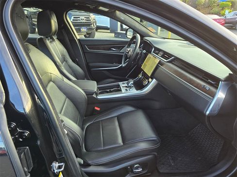 Used 2022 Jaguar XF R-Dynamic SE image 11