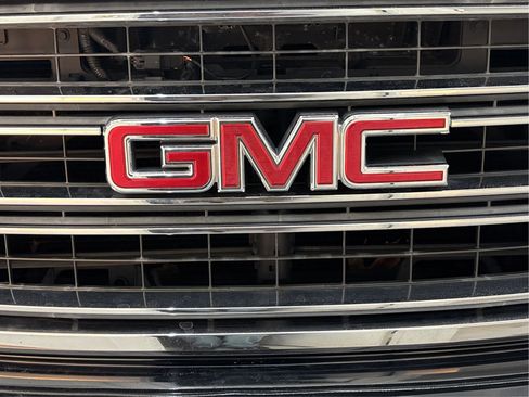 Used 2017 GMC Yukon SLT image 35