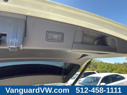 Used 2024 Volkswagen Atlas SE w/ Black Wheel Package FWD image 12