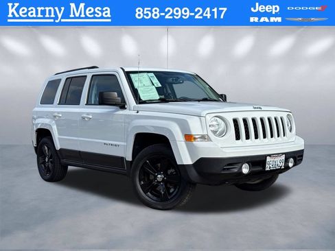 Used 2017 Jeep Patriot Latitude AWD/4WD image 1