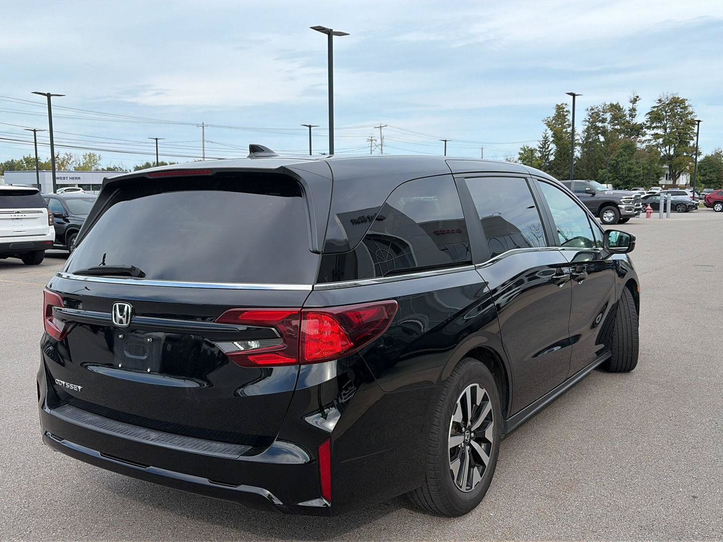 Used 2025 Honda Odyssey EX-L image 2