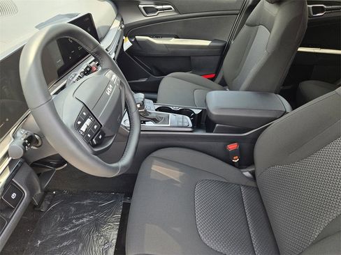 New 2026 Kia Sportage LX image 9