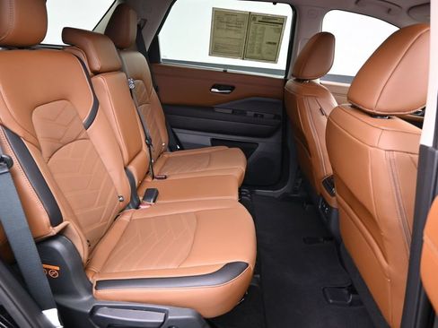 Certified 2025 Nissan Pathfinder Platinum w/ Cargo Package FWD image 16