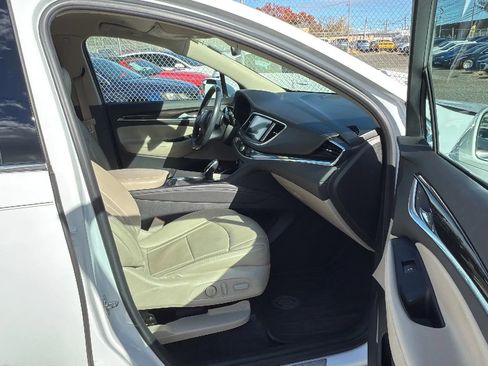 Used 2019 Buick Enclave Essence image 24
