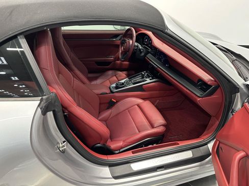 Certified 2025 Porsche 911 Carrera RWD image 38
