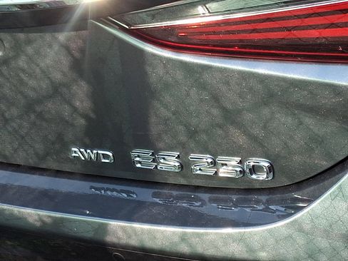 Certified 2024 Lexus ES 250 w/ Premium Package AWD/4WD image 4