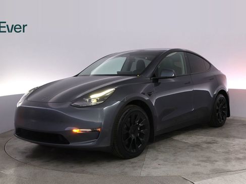 Used 2023 Tesla Model Y Long Range AWD/4WD image 2