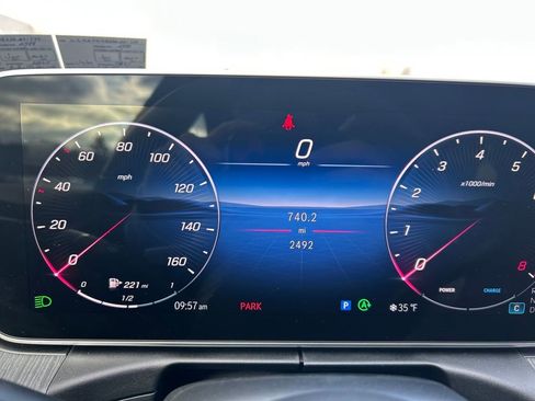 Used 2025 Mercedes-Benz C 300 4MATIC Sedan image 12