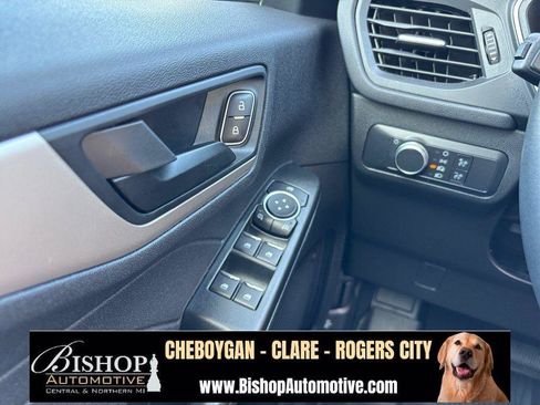 Used 2022 Ford Escape SE w/ Cold Weather Package image 23