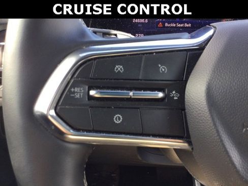 Used 2025 Chevrolet Traverse LT image 14