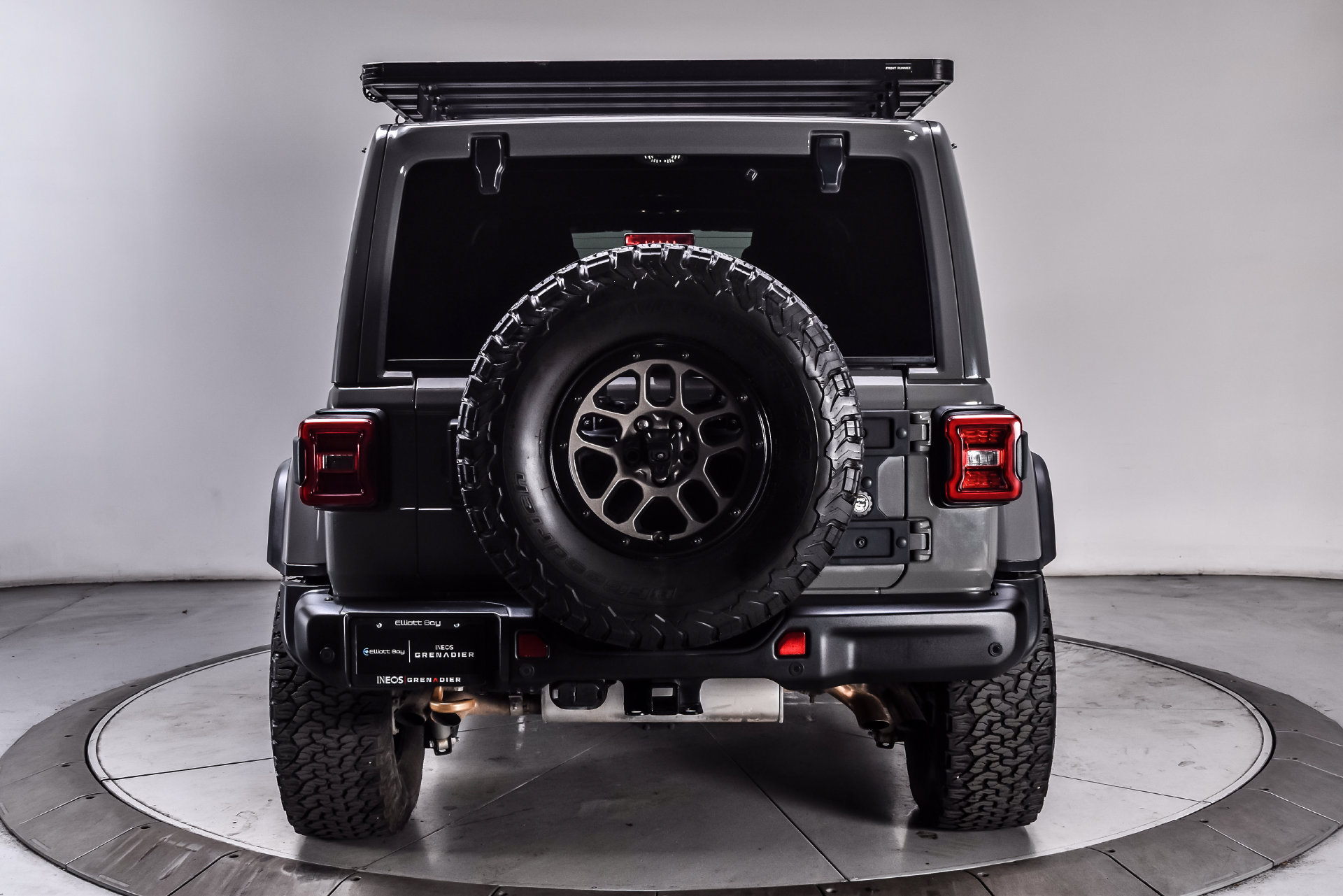 Used 2023 Jeep Wrangler Unlimited Rubicon 392 w/ Xtreme Recon 35" Tire Package AWD/4WD image 5