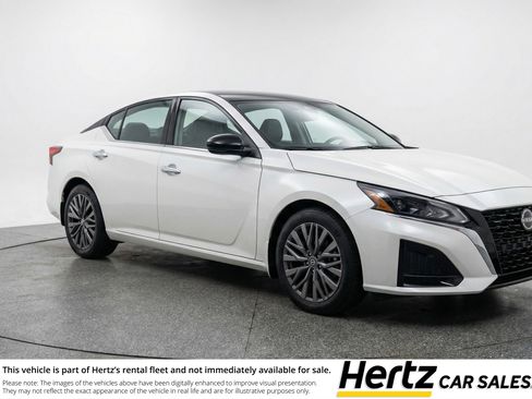 Used 2025 Nissan Altima 2.5 SV image 1