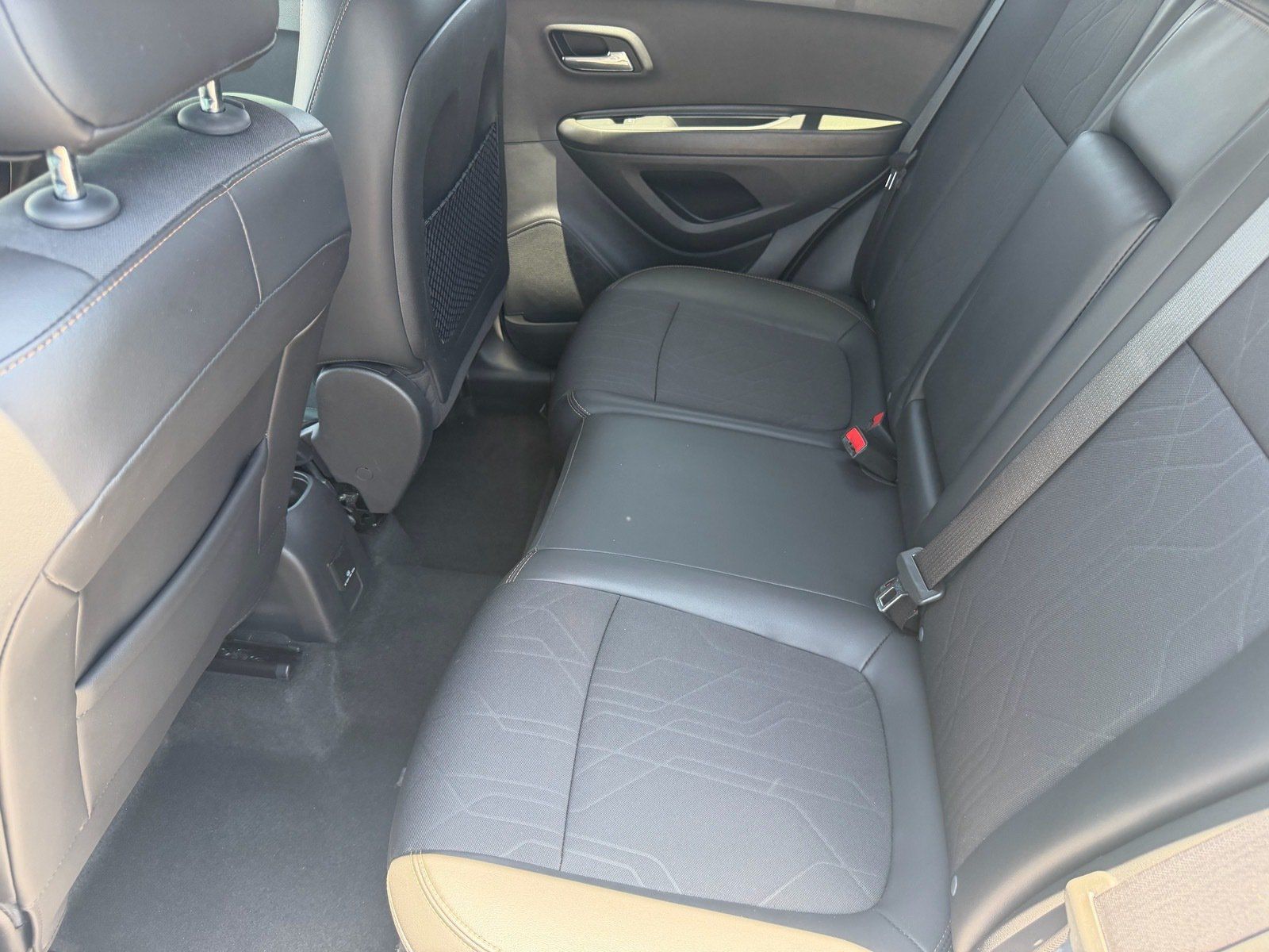 Used 2020 Chevrolet Trax LT w/ LT Convenience Package FWD image 13