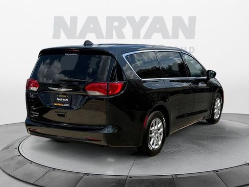 Used 2022 Chrysler Voyager LX image 6