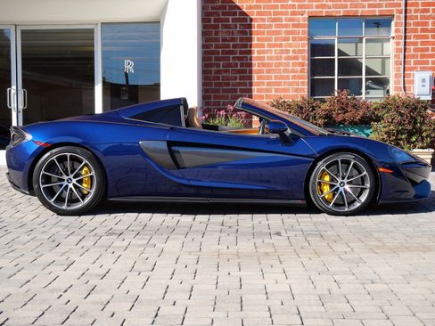 Used 2019 McLaren 570S Spider image 3