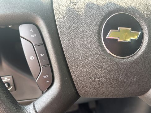 Used 2025 Chevrolet Express 2500 w/ Driver Convenience Package RWD image 24