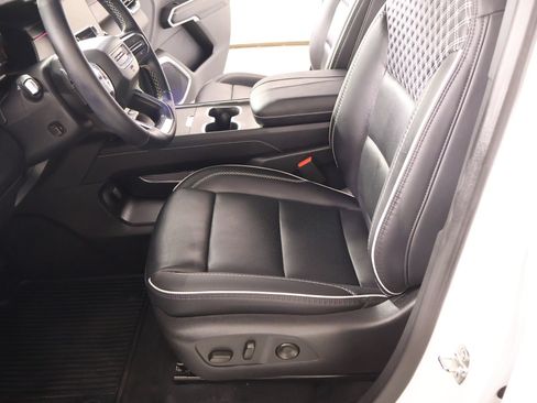 Used 2025 GMC Acadia Denali FWD image 11