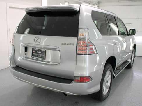 Used 2017 Lexus GX 460 image 9
