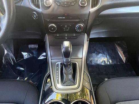 Used 2018 Ford Edge SE FWD image 15