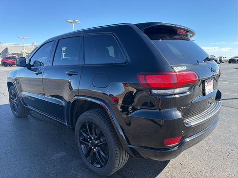 Used 2022 Jeep Grand Cherokee Laredo X AWD/4WD image 7
