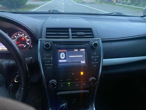 Used 2016 Toyota Camry SE image 11