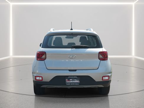 Used 2025 Hyundai Venue SEL FWD image 7
