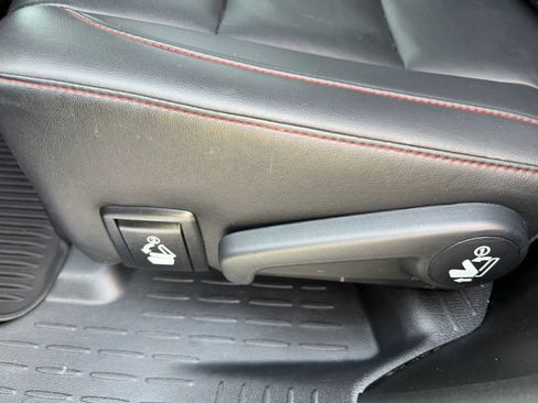 Used 2019 Toyota Highlander SE image 30