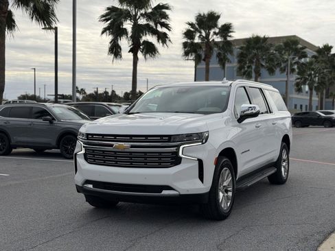 Used 2024 Chevrolet Suburban Premier image 23