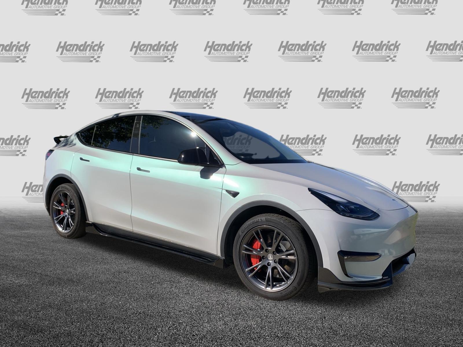 Used 2024 Tesla Model Y Long Range AWD/4WD image 2