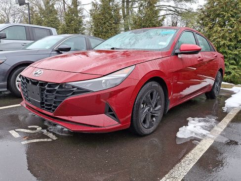 Certified 2022 Hyundai Elantra SEL w/ Convenience Package image 3