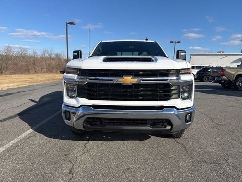 Used 2025 Chevrolet Silverado 2500 LT w/ Convenience Package image 3
