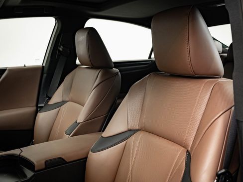 Certified 2025 Lexus ES 300h w/ Luxury Package image 23