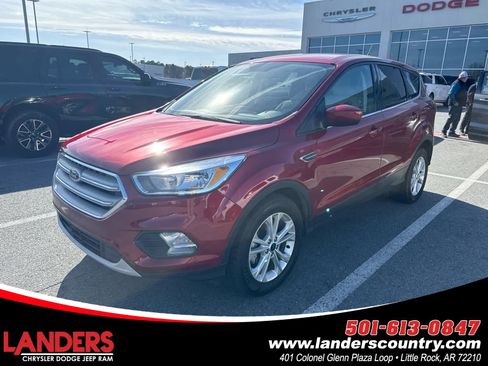 Used 2019 Ford Escape SE image 1