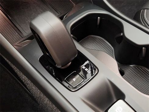 Used 2025 Volvo XC40 B5 Core image 20