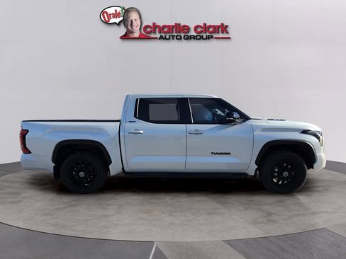Used 2024 Toyota Tundra Limited AWD/4WD image 6