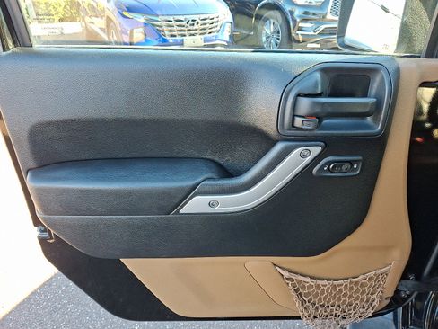 Used 2014 Jeep Wrangler Unlimited Sahara w/ Dual Top Group image 15