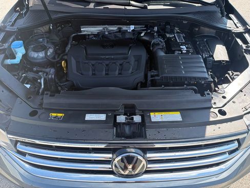 Certified 2023 Volkswagen Tiguan SE FWD image 30
