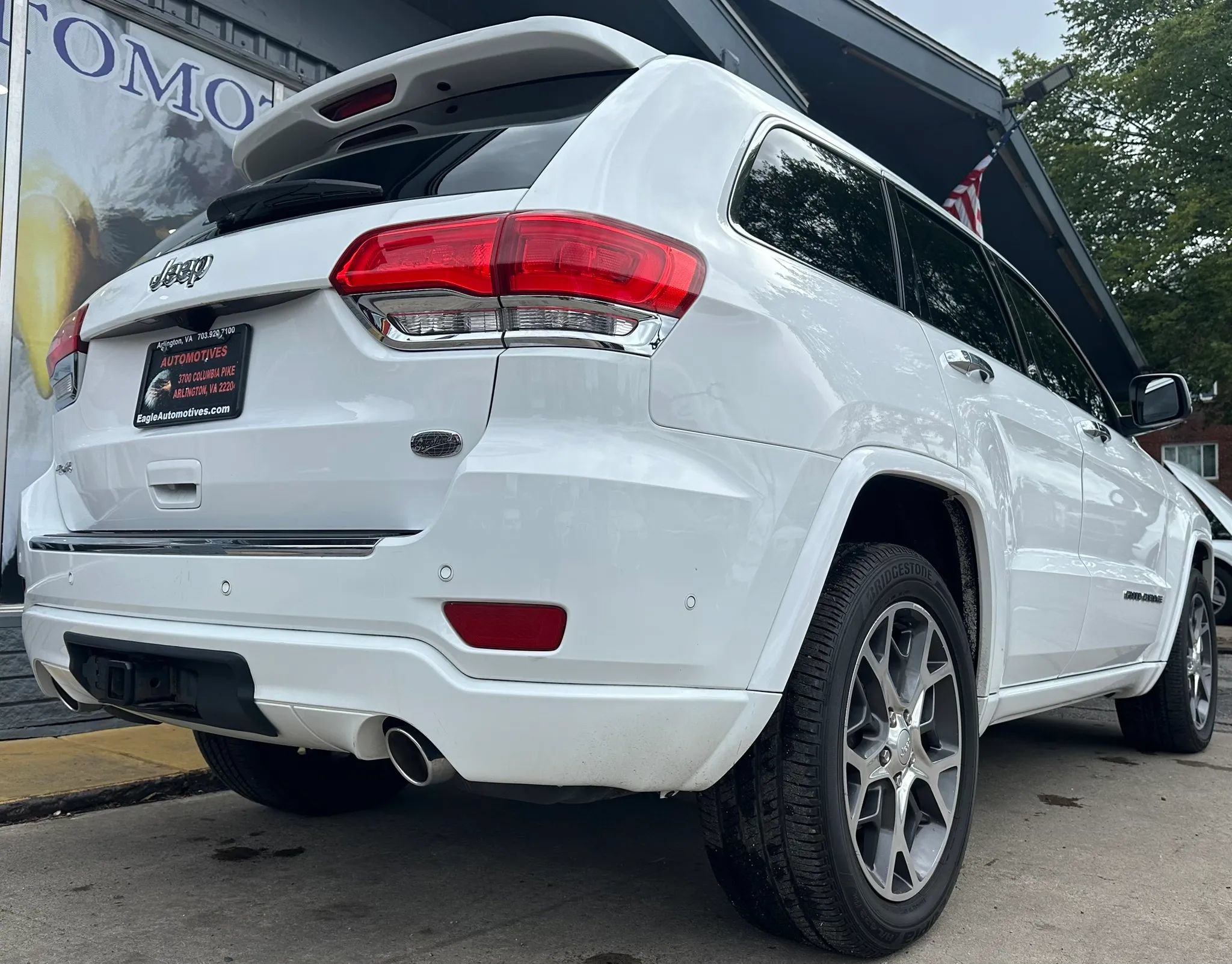 Used 2019 Jeep Grand Cherokee Overland AWD/4WD image 3