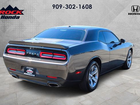 Used 2019 Dodge Challenger SXT RWD image 6