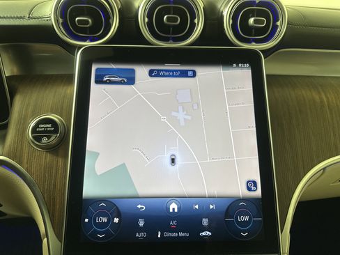 Used 2025 Mercedes-Benz GLC 300 4MATIC image 16